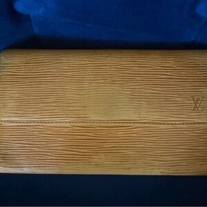 Louis Vuitton Yellow Sarah Wallet Epi Leather Pre Loved *See Photos!* 💛💜💛